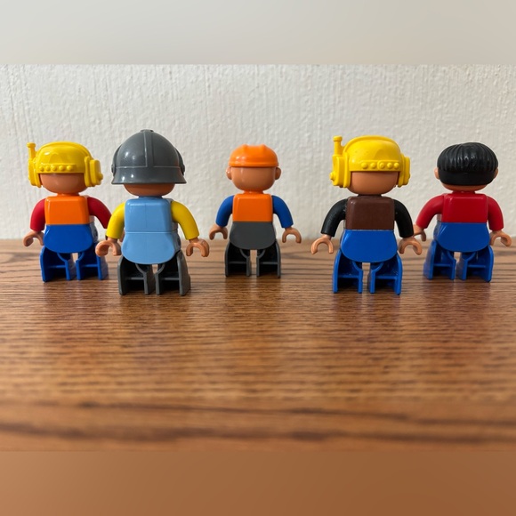 LEGO DUPLO 5 Mini Figures Play Toys Knight 3 inch - Picture 2 of 5